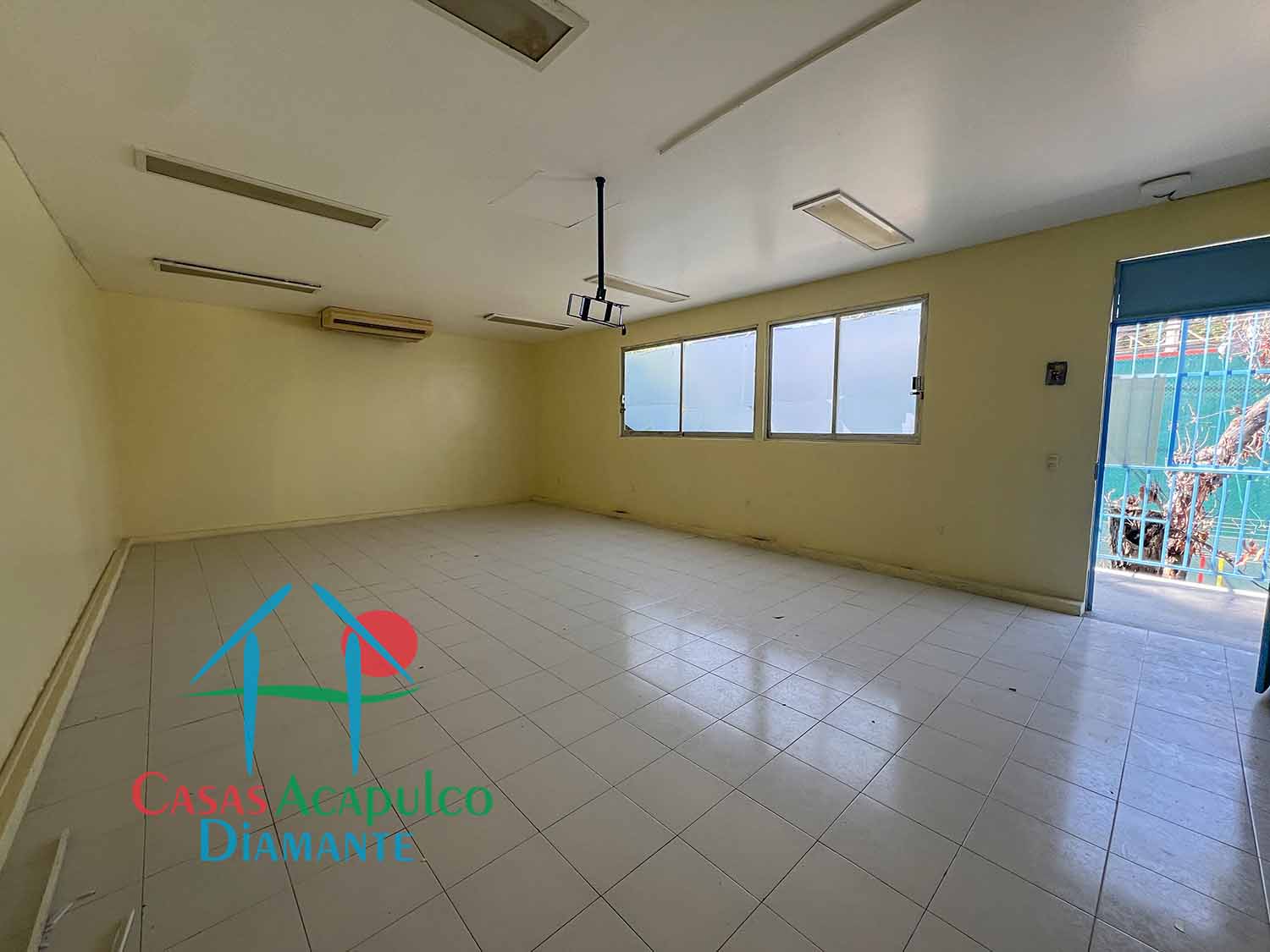 Centro Escolar La Paz sección secundaria - Salón cinco 6